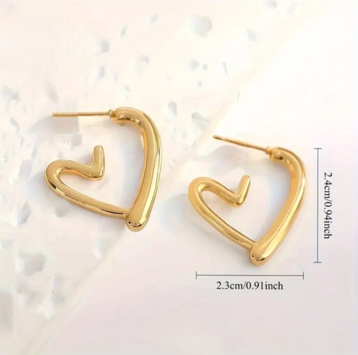 Aretes de corazón chapado en oro 18k
